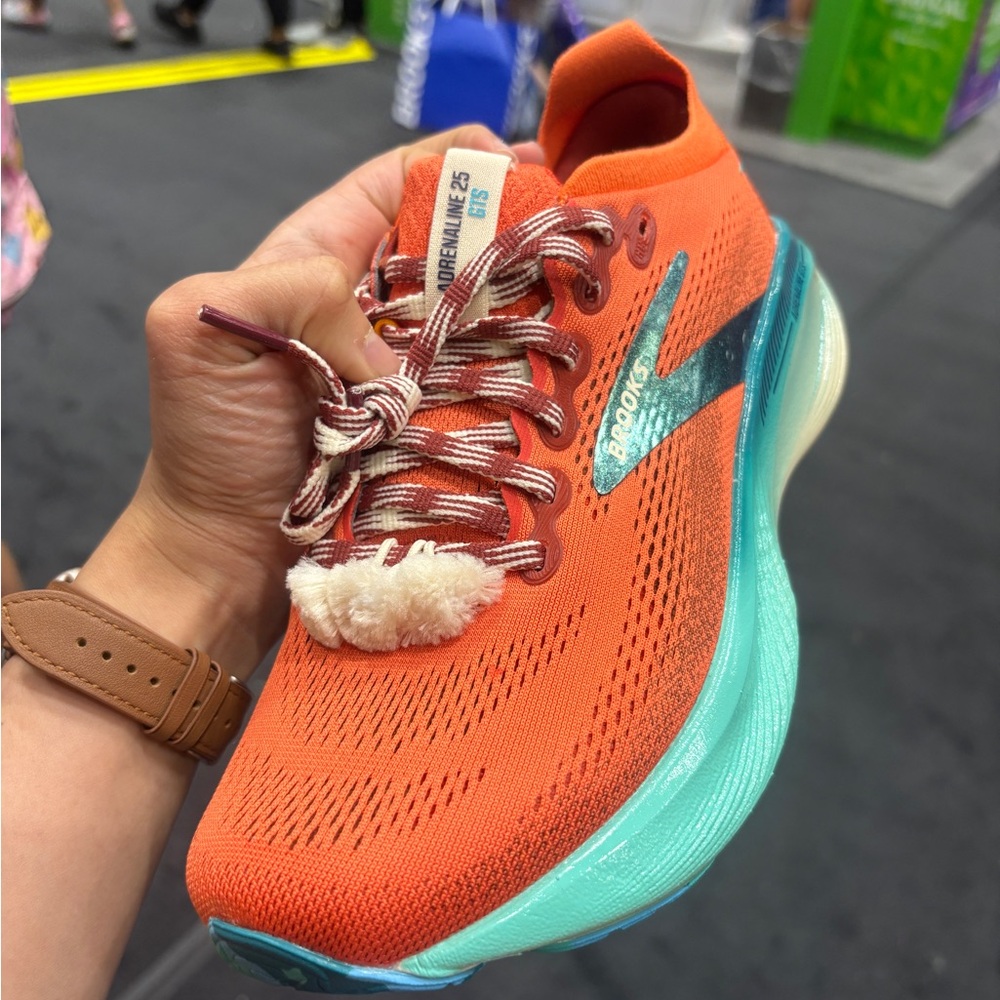 Disney Brooks Moana Women's Orange and Teal Athletic Shoes GTS 25
